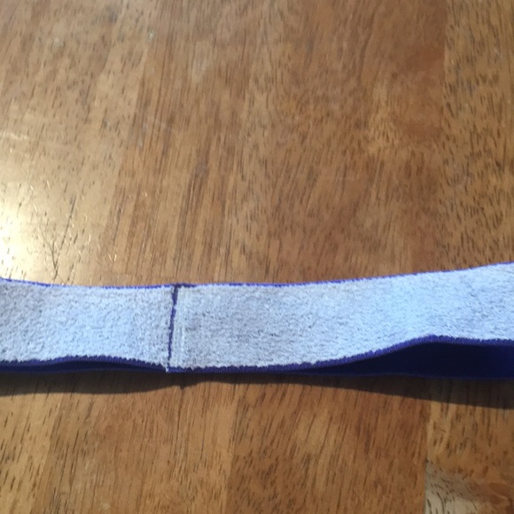 2 under amour headbands - Picture 7 of 7